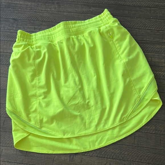 Lululemon HOTTY HOT Neon Yellow Athletic Skort - Picture 2 of 14